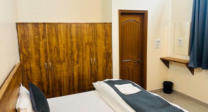 KAMYA'S RESIDENCY Room Type - Deluxe King Bed Room