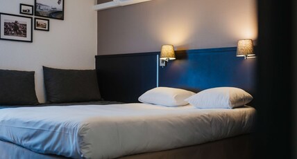 Sure Hotel by Best Western Chateauroux Room Type - 1 Double Bed, Non-Smoking, Comfort Room, Sofabed, Flat Screen Television, Bathtub Sure Hotel by Best Western Chateauroux Room Type - 1 Double Bed, Non-Smoking, Comfort Room, Sofabed, Flat Screen Television, Bathtub