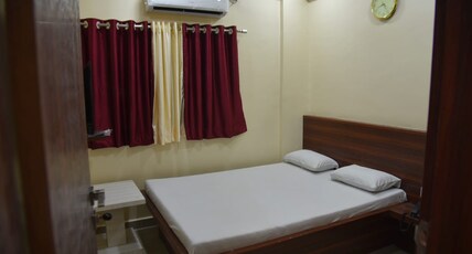 YASHRAJ LODGE Room Type - AC ROOM