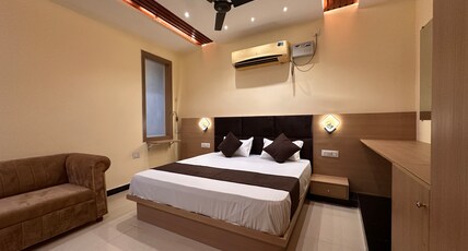 SS GRANDS Room Type - Deluxe King Bed Size Room