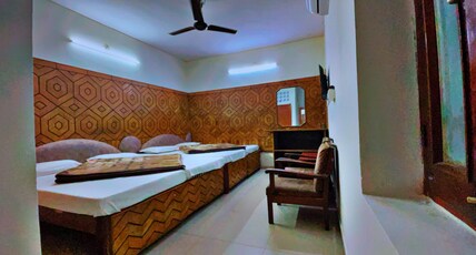 Bansal Guest House - 20 Steps Away from River Ganga Room Type - DELUXE FOUR BEDED A.C. ROOM