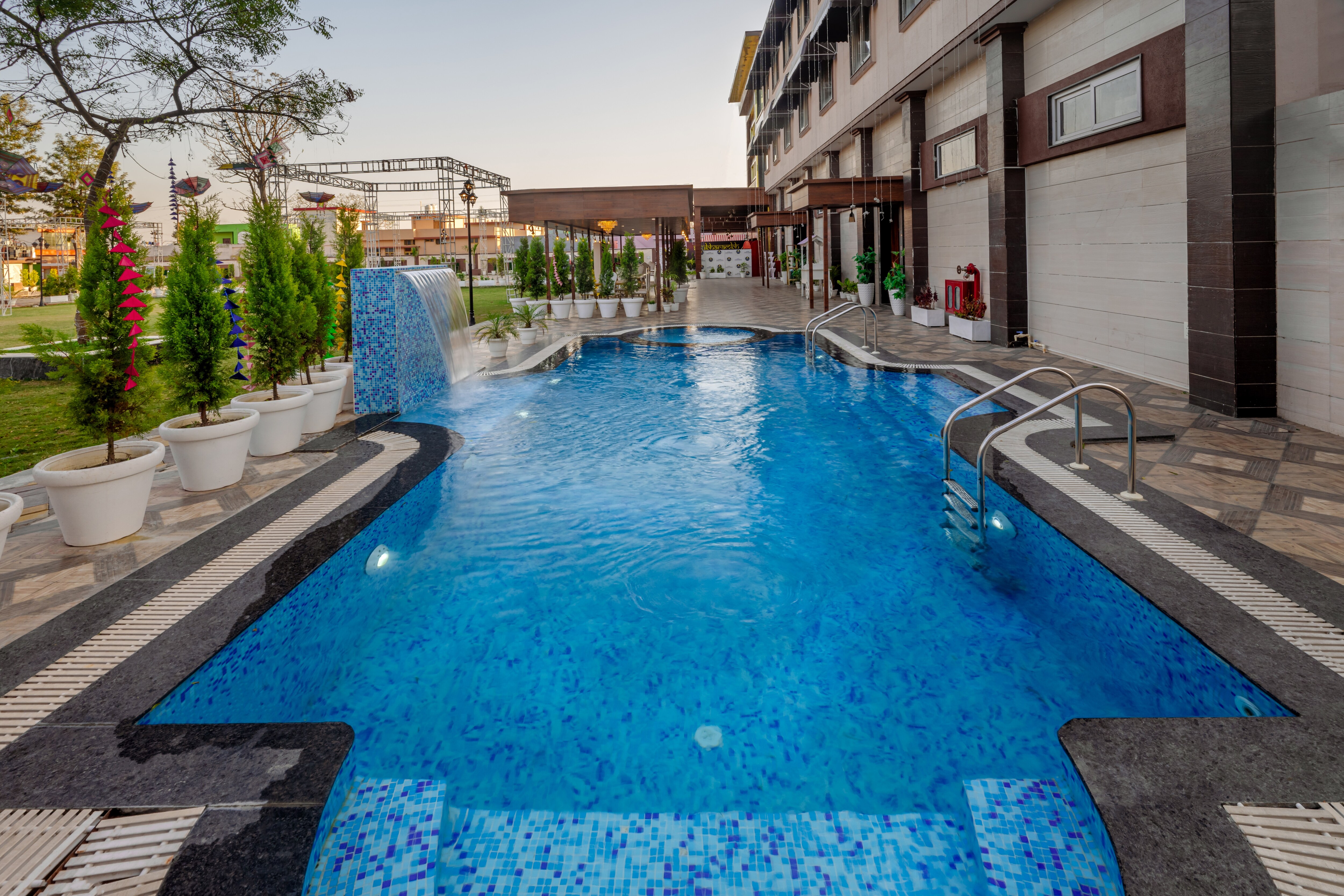 Hotel Vasdaa Grand - Tap to explore photos