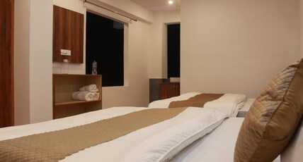 Himlay Sersi Near Phata Helipad Room Type - Deluxe Triple Bedroom