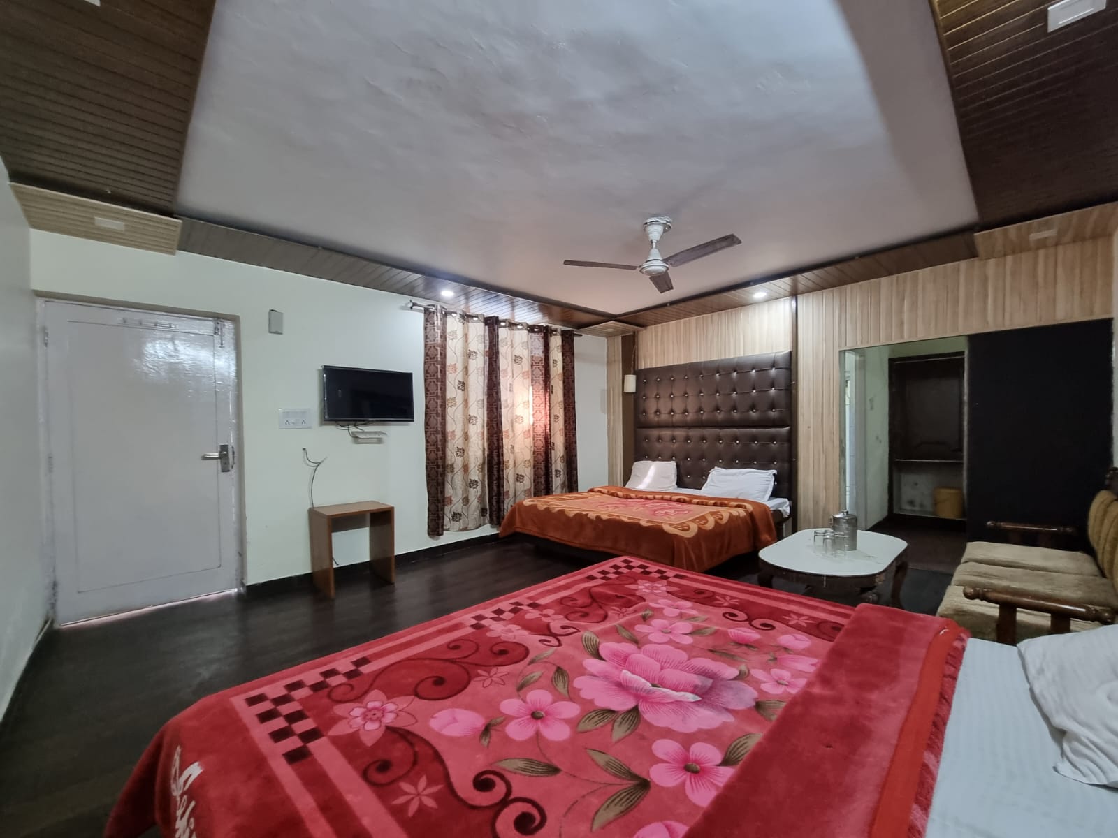 Hotel Gohar - Tap to explore photos