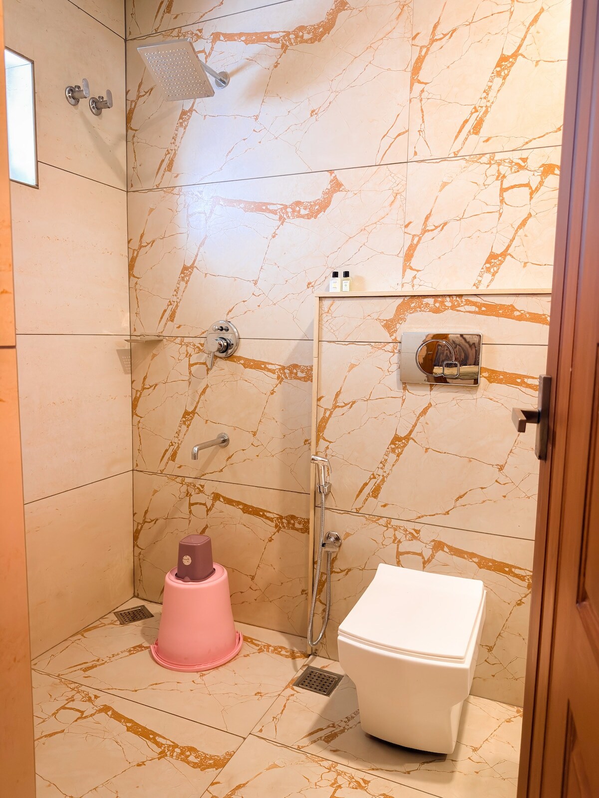 Premium Suite Room in Edapally palarivatom - Tap to explore photos