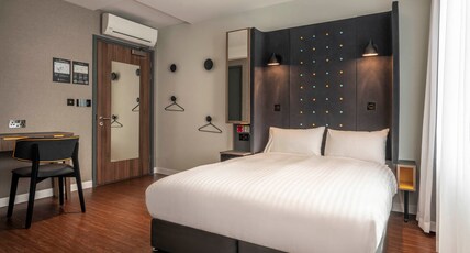 Point A Kensington Room Type - Accessible Double with Window