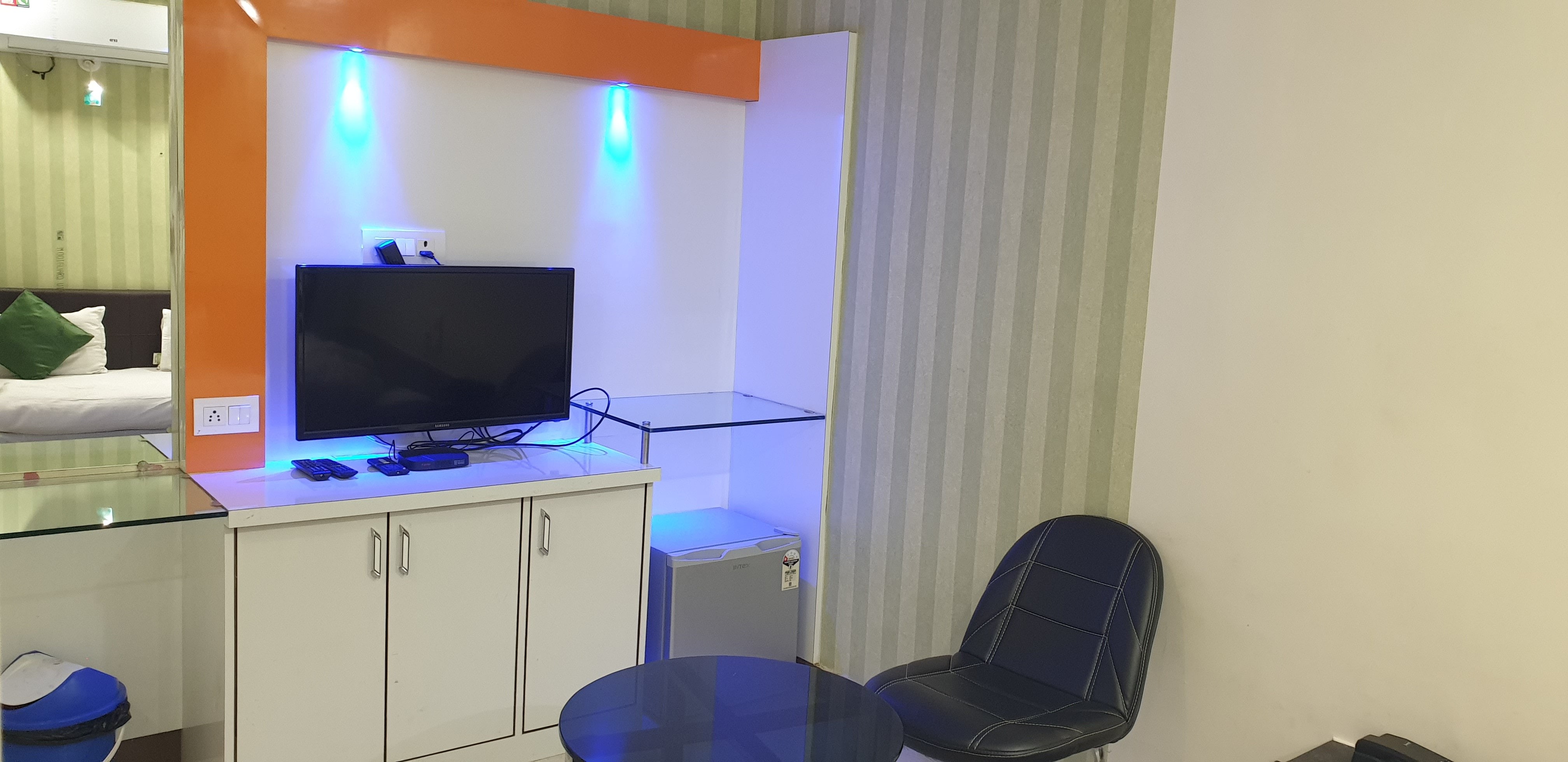 Shreeji Hotel - Tap to explore photos