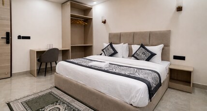 Hotel Kairo Room Type - Deluxe Room Near Delhi Airport