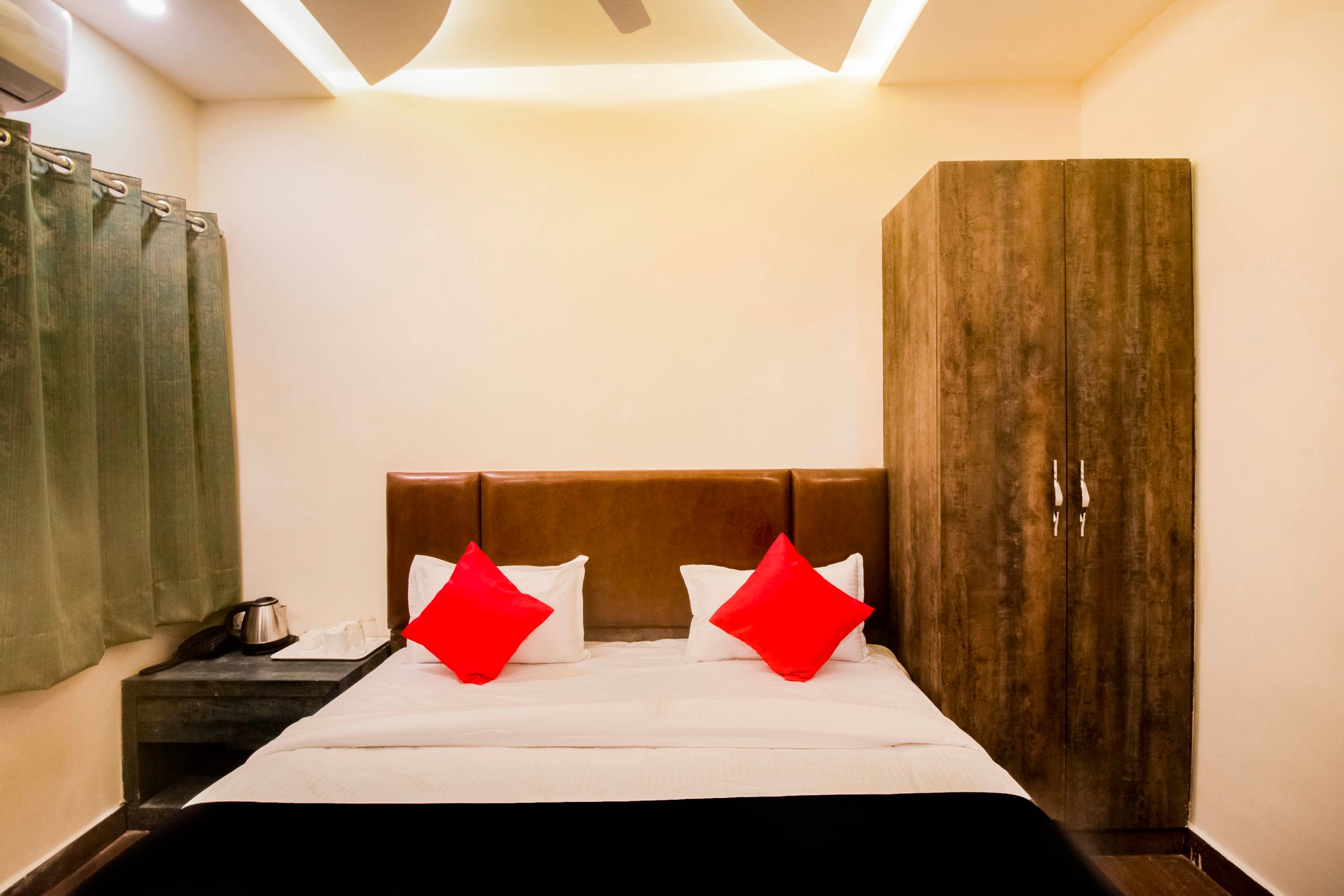 Collection O 67080 Hotel Janki - Tap to explore photos