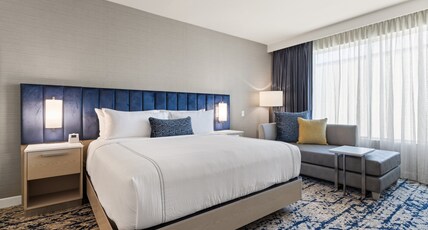 EVEN Hotel AUSTIN UPTOWN NEAR THE DOMAIN Room Type - 1 King Standard Mobility Accessible Transfer Shower