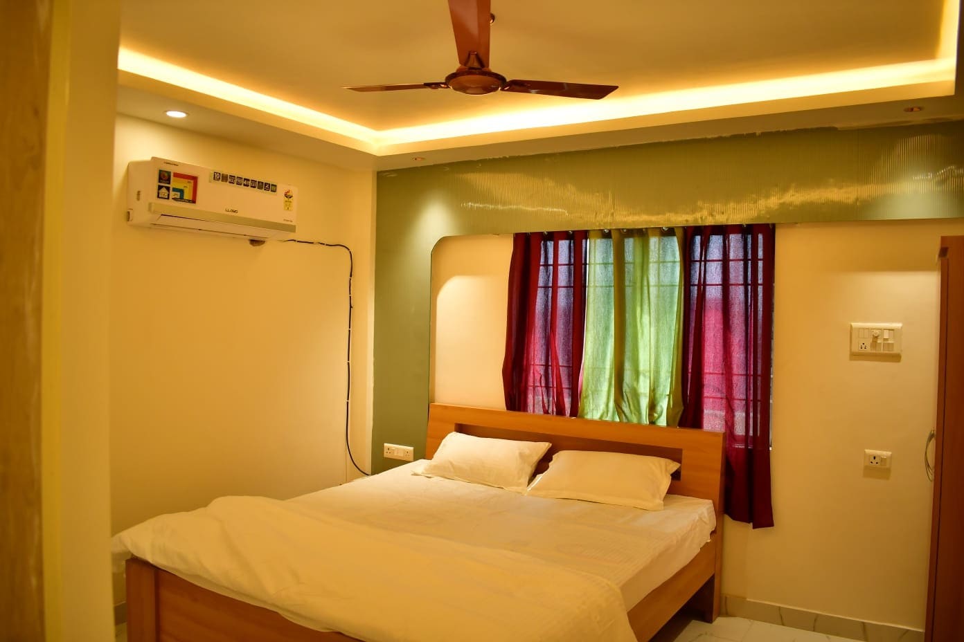 Sagar Luminoire Hotel - Tap to explore photos