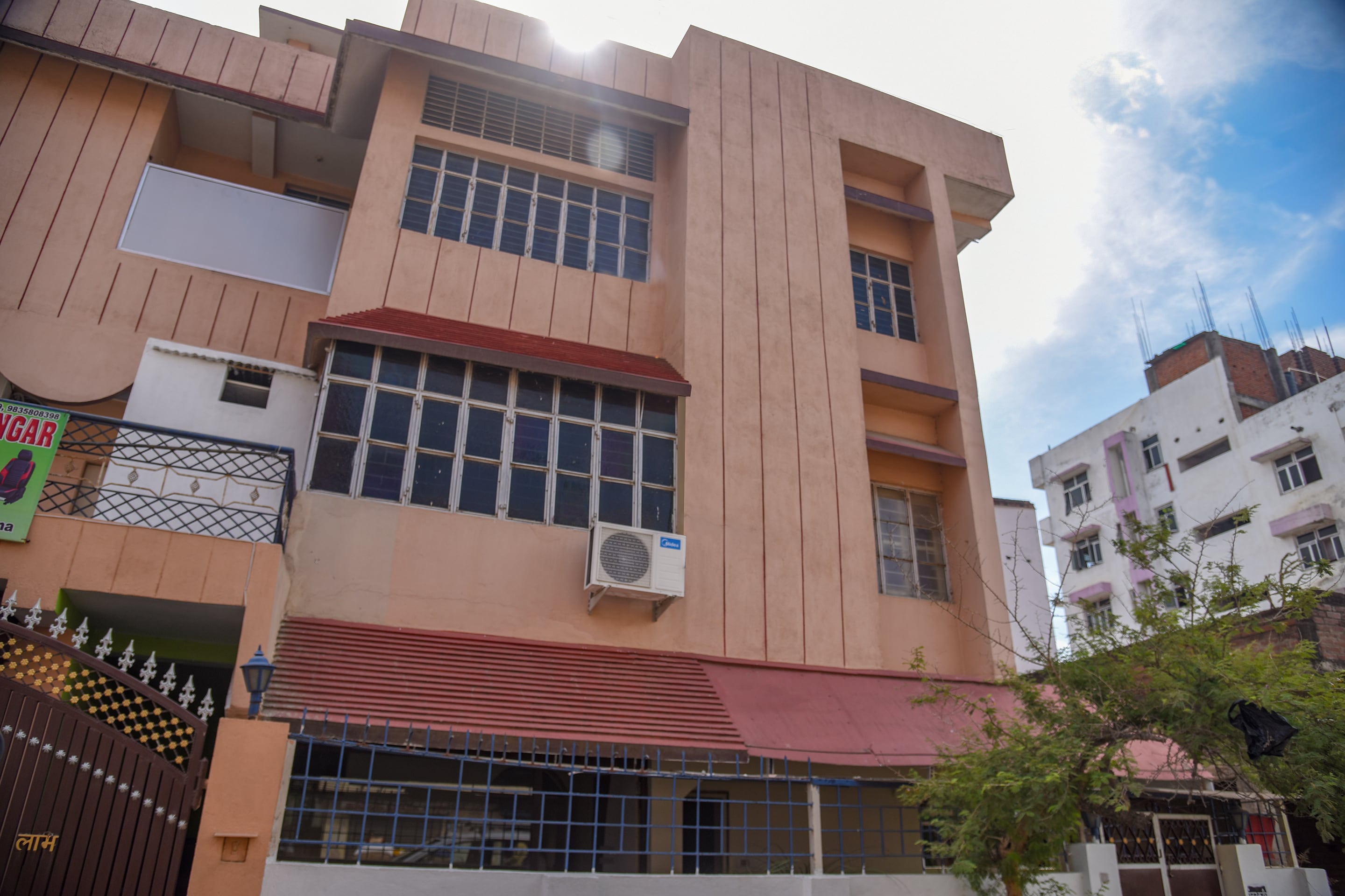 OYO Hotel Vibrant Inn - Tap to explore photos