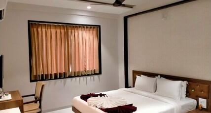 LA CASA ROYALE Room Type - Deluxe Room with Street View