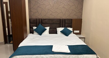 Hotel New Emerald Room Type - Luxury AC Comfort Room with Breakfast