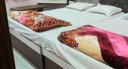 Gauri shankar hotal Room Type - Family room 2nd floor 