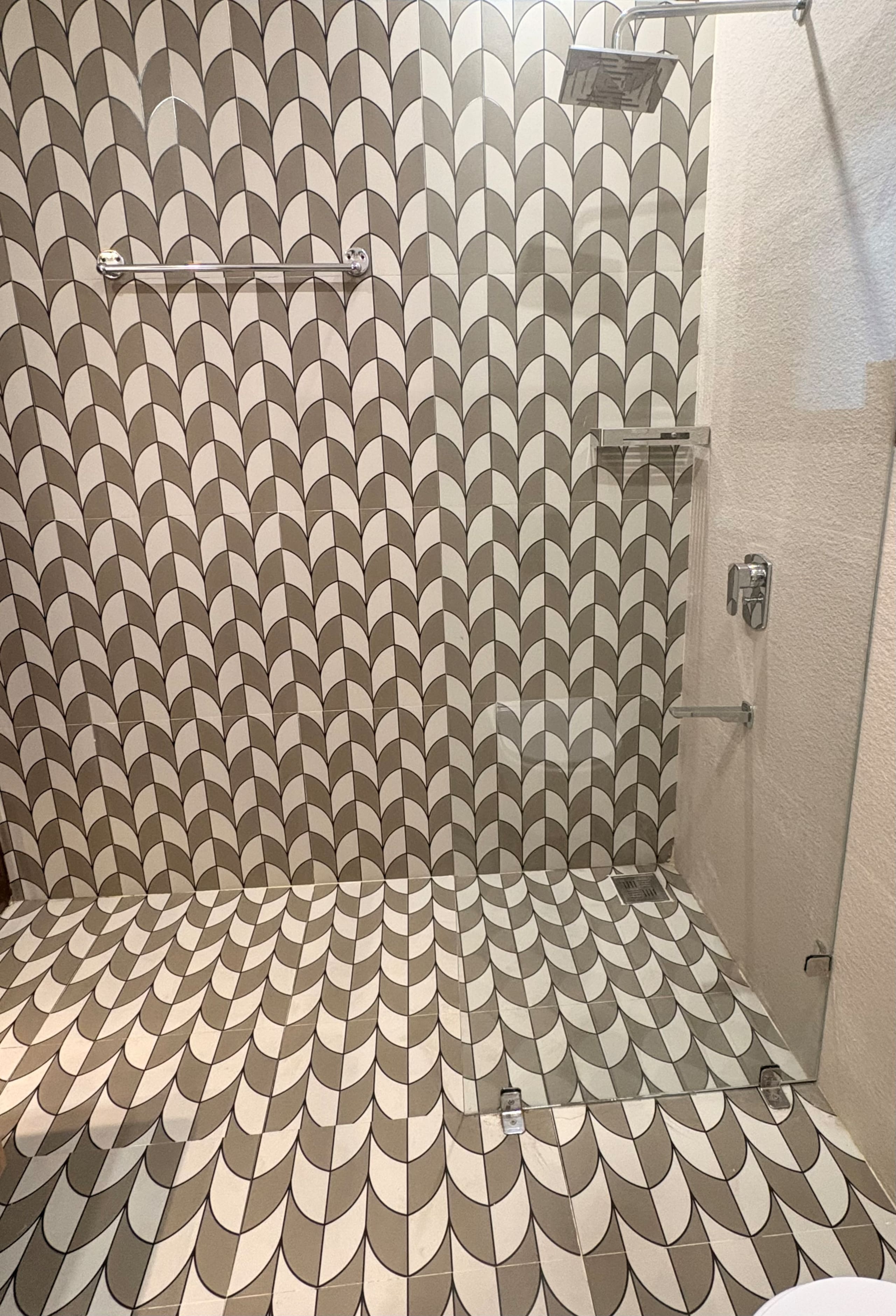 laya Luxe 2BR with Private Patio - Tap to explore photos