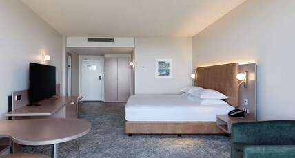 Hilton Garden Inn Darwin Room Type - KING DELUXE ROOM WITH VIEW