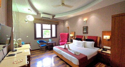 HOTEL ROYAL CASTLE GRAND ,C R PARK Room Type - Superb Room