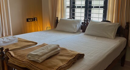 Laya Balita : South Cliff Villa Stay Room Type - Twin Room