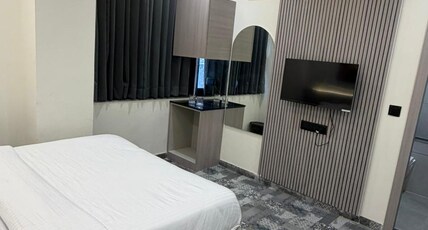 Hotel Shourya INN. Room Type - deluxe room