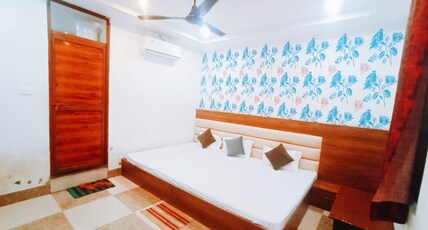 The Mansarovar Palace By WB Inn Room Type - Super Delux Triple Room