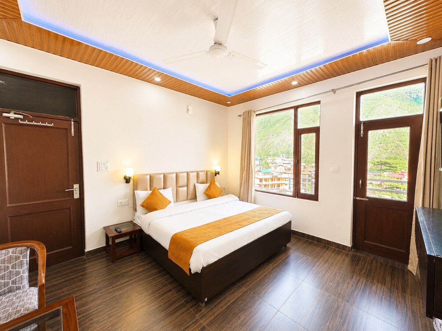 Hotel Sarovar Mcleodganj - At Bhagsu Chowk - Tap to explore photos