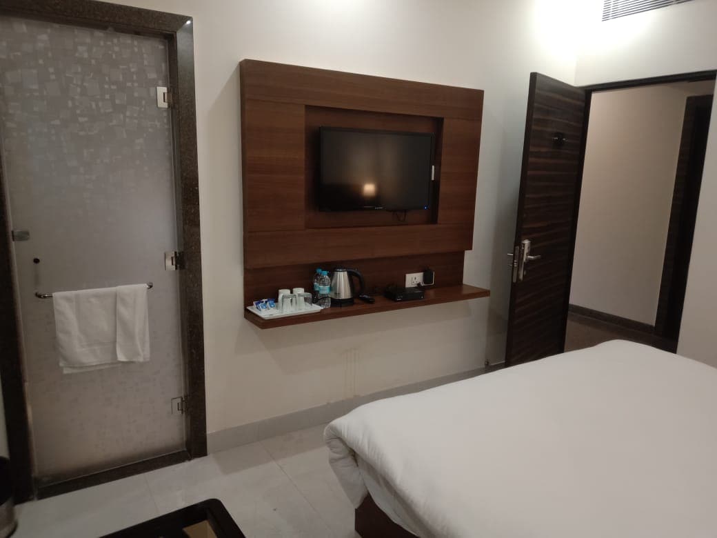 Hotel JRJ - Tap to explore photos