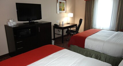 Holiday Inn Express KENEDY Room Type - 2 Queen Beds Standard