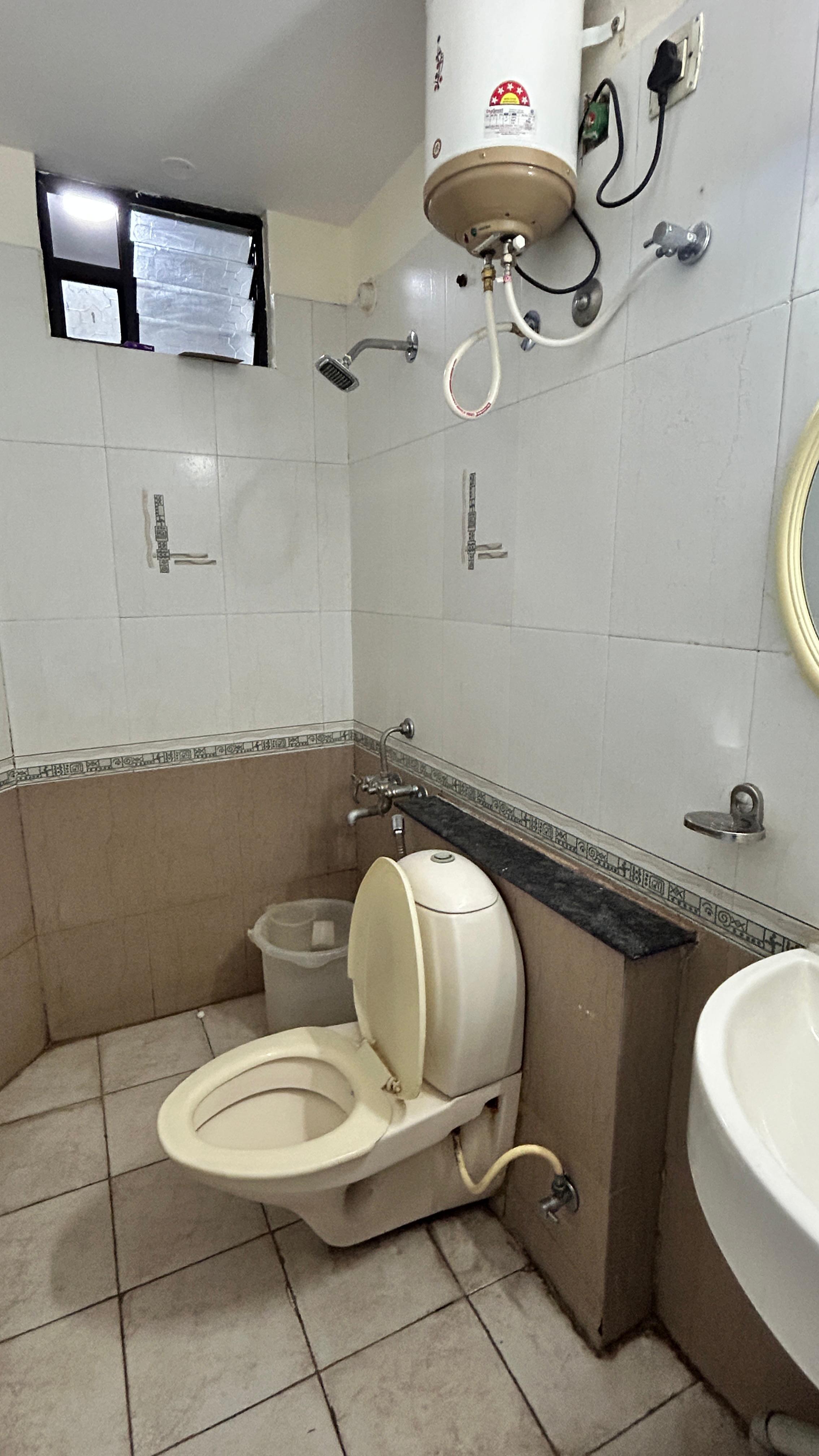 Hotel - Aradhya Comforts - Tap to explore photos