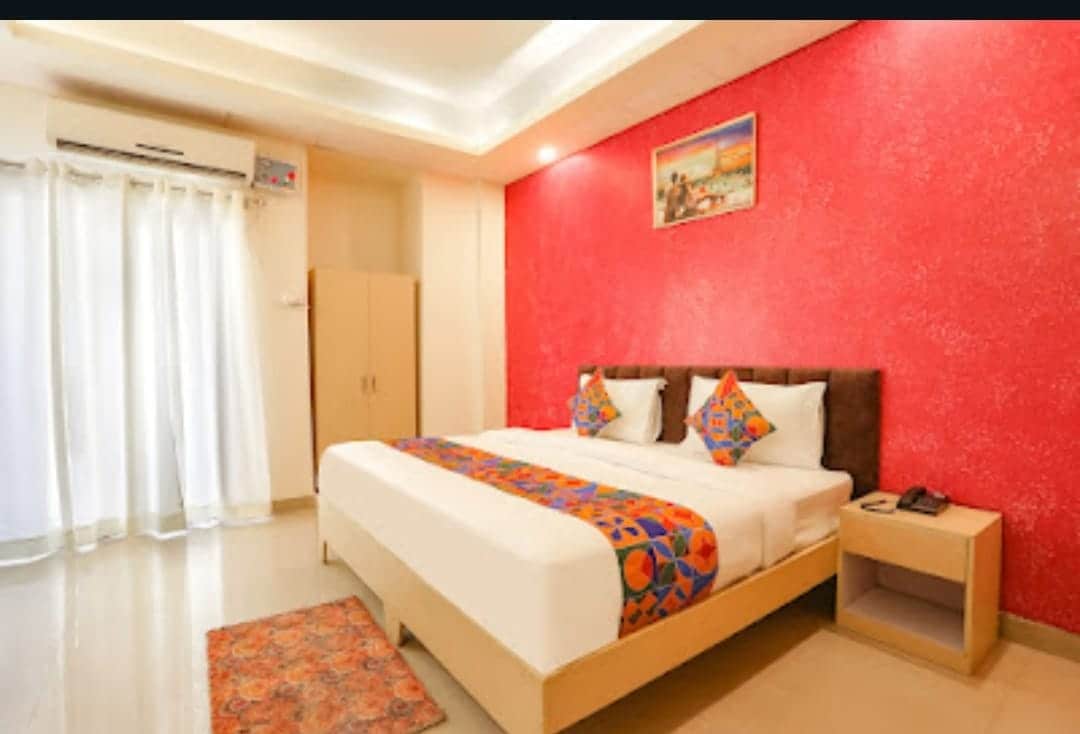 Spark Inn - Tap to explore photos