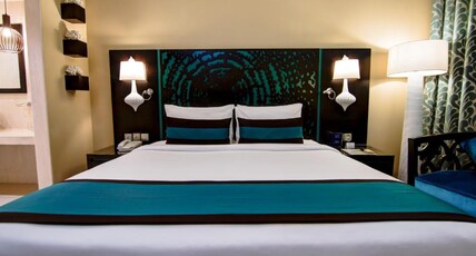 Signature Hotel Al Barsha Room Type - Deluxe Room King Bed