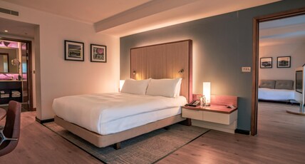 Hilton London Heathrow Airport Terminal 5 Room Type - KING ONE BEDROOM SUITE