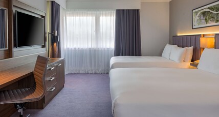 DoubleTree by Hilton Edinburgh Airport Room Type - TWO QUEEN BED WITH SOFABED