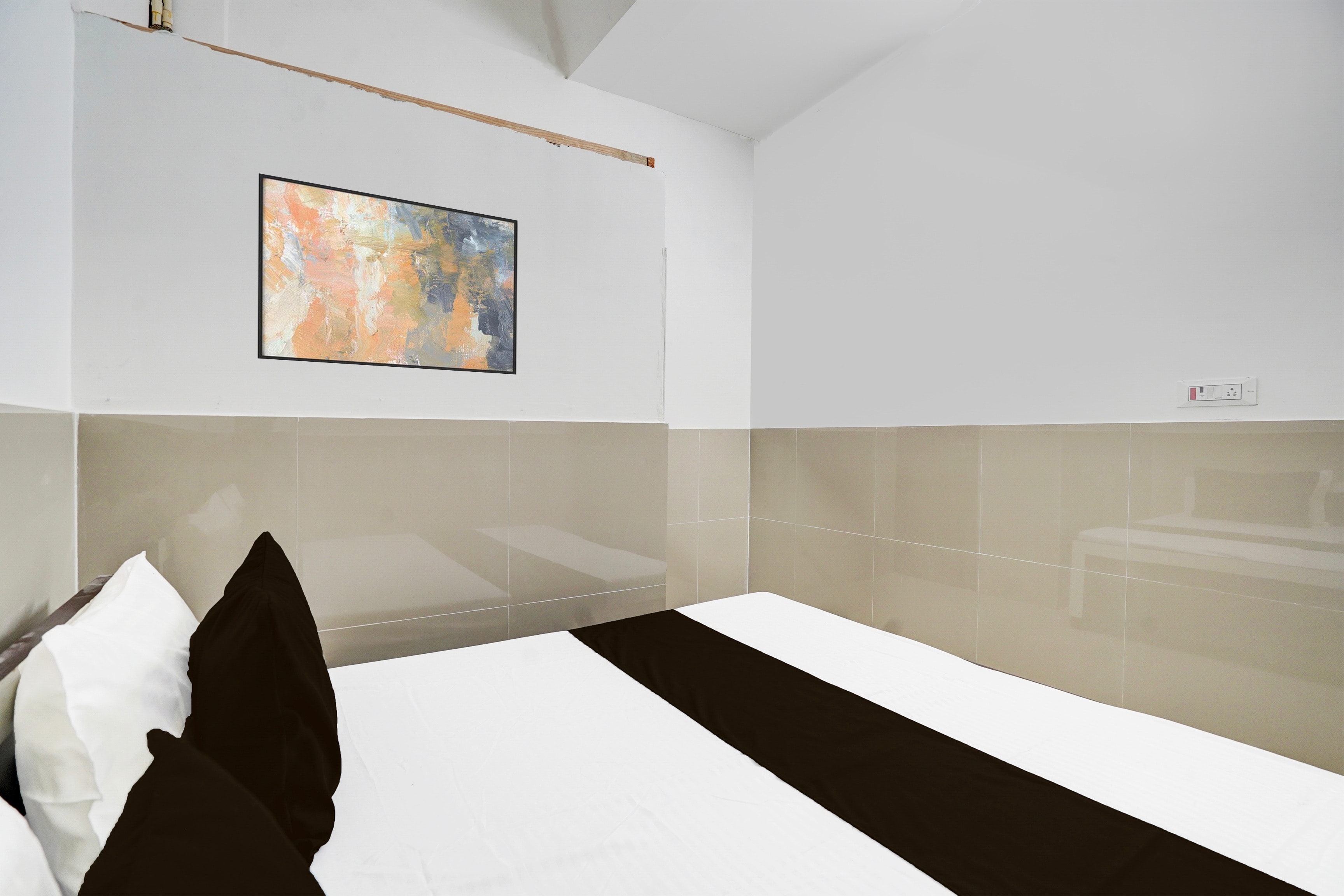 Hotel O Chaudhary Hotel - Tap to explore photos