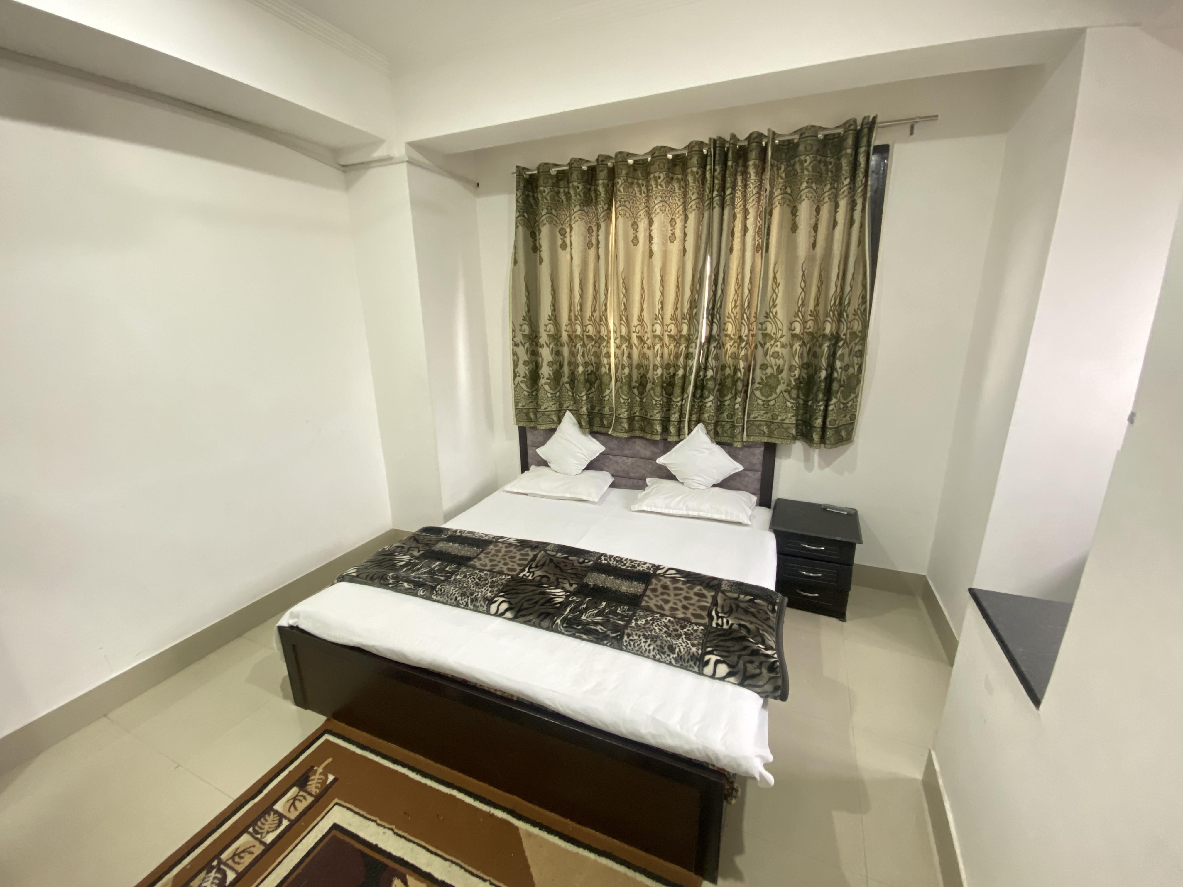 Hotel Royal Pamposh, Srinagar - Tap to explore photos
