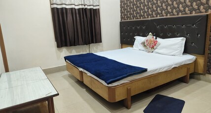 Hotel Galaxy Inn Room Type - Deluxe Room