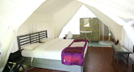 Green Glamping Resorts Sonmarg Room Type - River Front Premium Tents