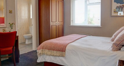 Best Western Beachcroft Hotel Room Type - 1 KING BED,NSMK,CLASSIC