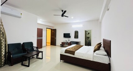 Queen's Suite Rooms Room Type - Superior King Suite room - AC