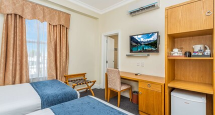 Ramada by Wyndham Hamilton City Center Room Type - 2 Double Beds, Economy Room, Non-Smoking