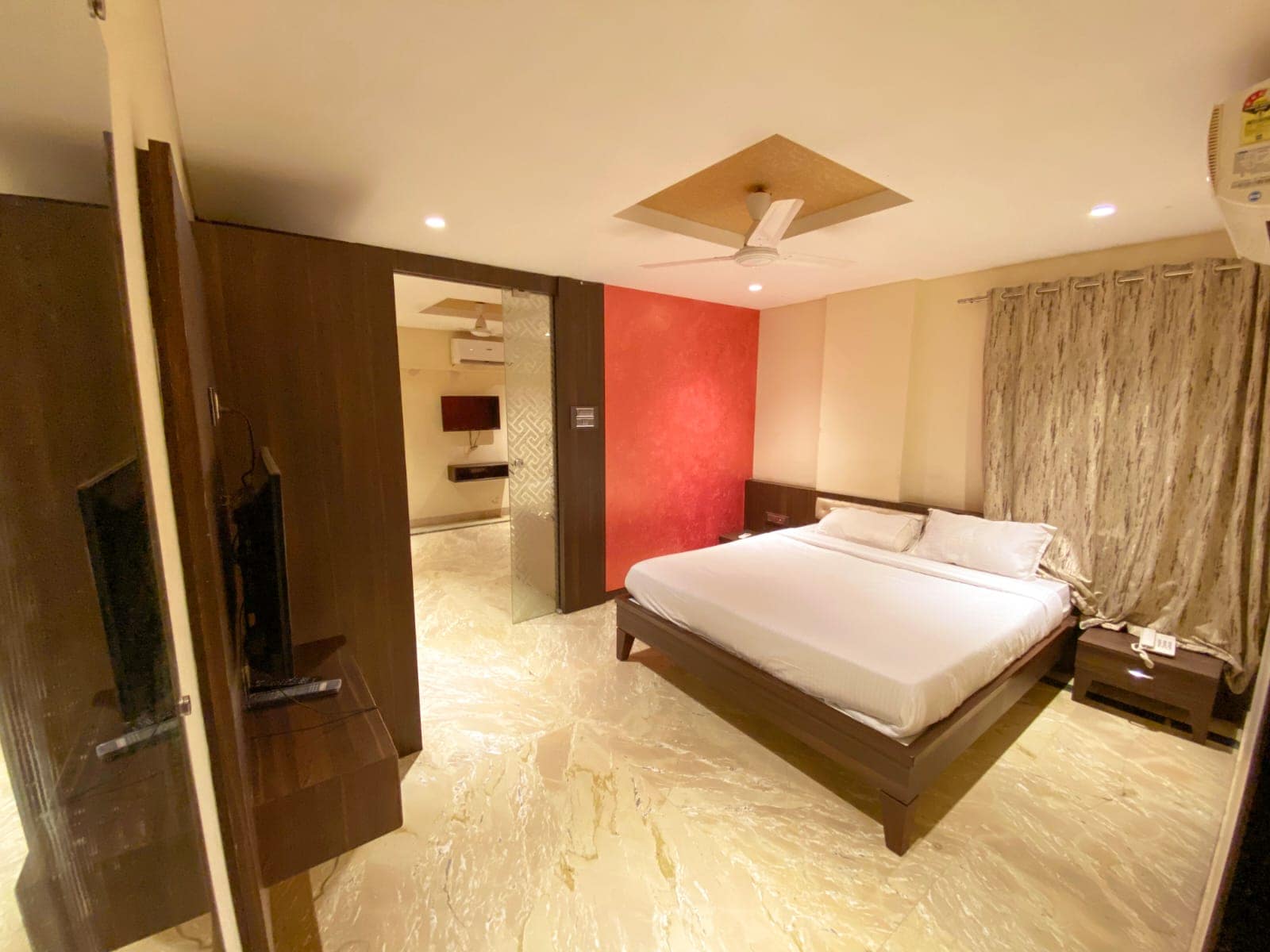 Hotel Shubham Inn - Tap to explore photos