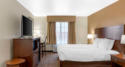 BEST WESTERN YELLOWSTONE CROSS Room Type - 1 King Bed, Non-Smoking, Wireless High-Speed Internet, Full Breakfast