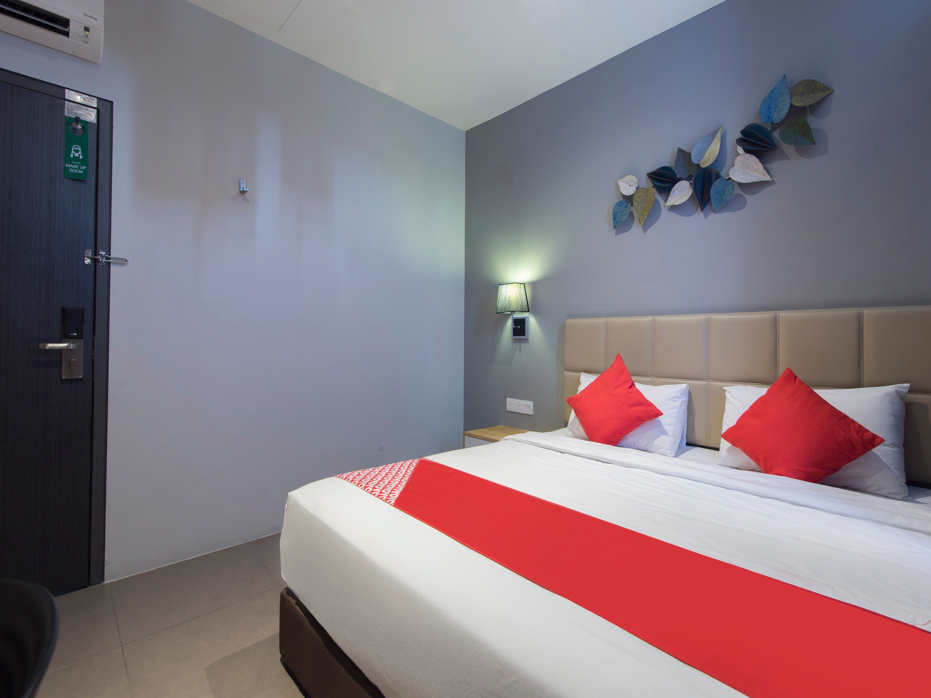 Yootel Boutique Hotel - Tap to explore photos