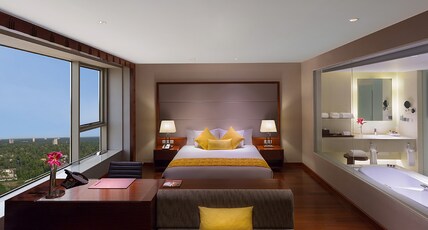 Crowne Plaza Kochi Room Type - King Bed Junior Suite Lounge Access City View Non-Smoking
