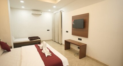 Om Villa HOSTEL Room Type - Delux Triple Bed room