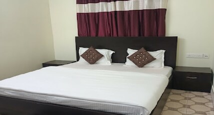 Hotel Queen Palace Room Type - Deluxe AC Room