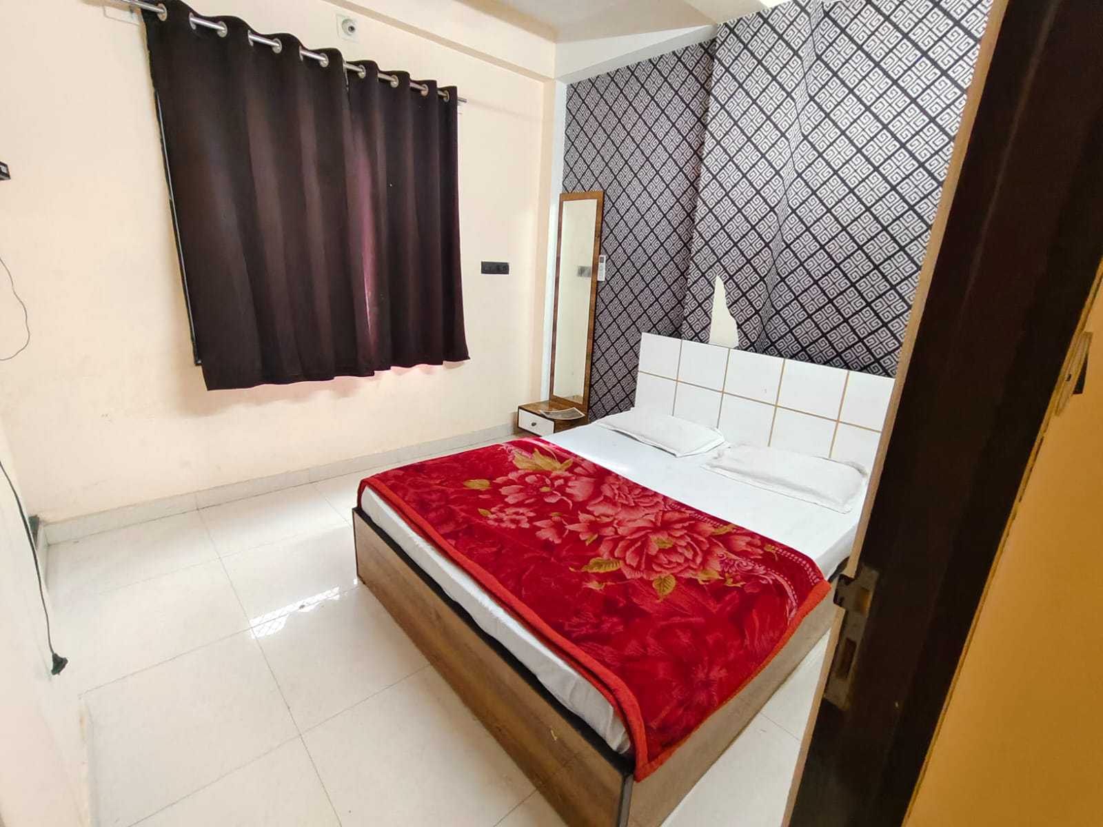 Hotel O Dream Palace - Tap to explore photos