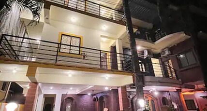 Cozy Inn Calangute Room Type - COZY QUEEN AND SINGLE BED ROOM