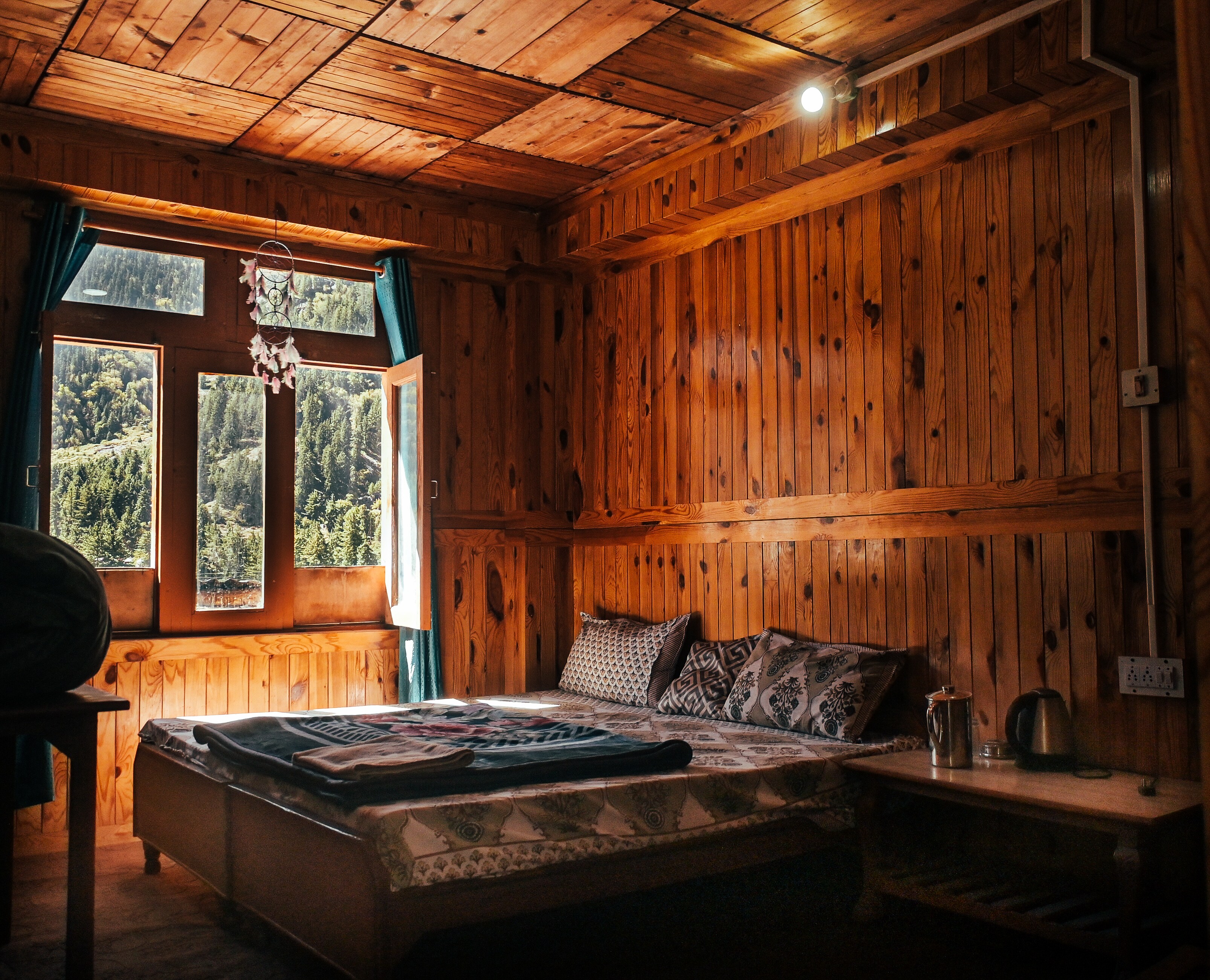 Silver Crown - Tap to explore photos