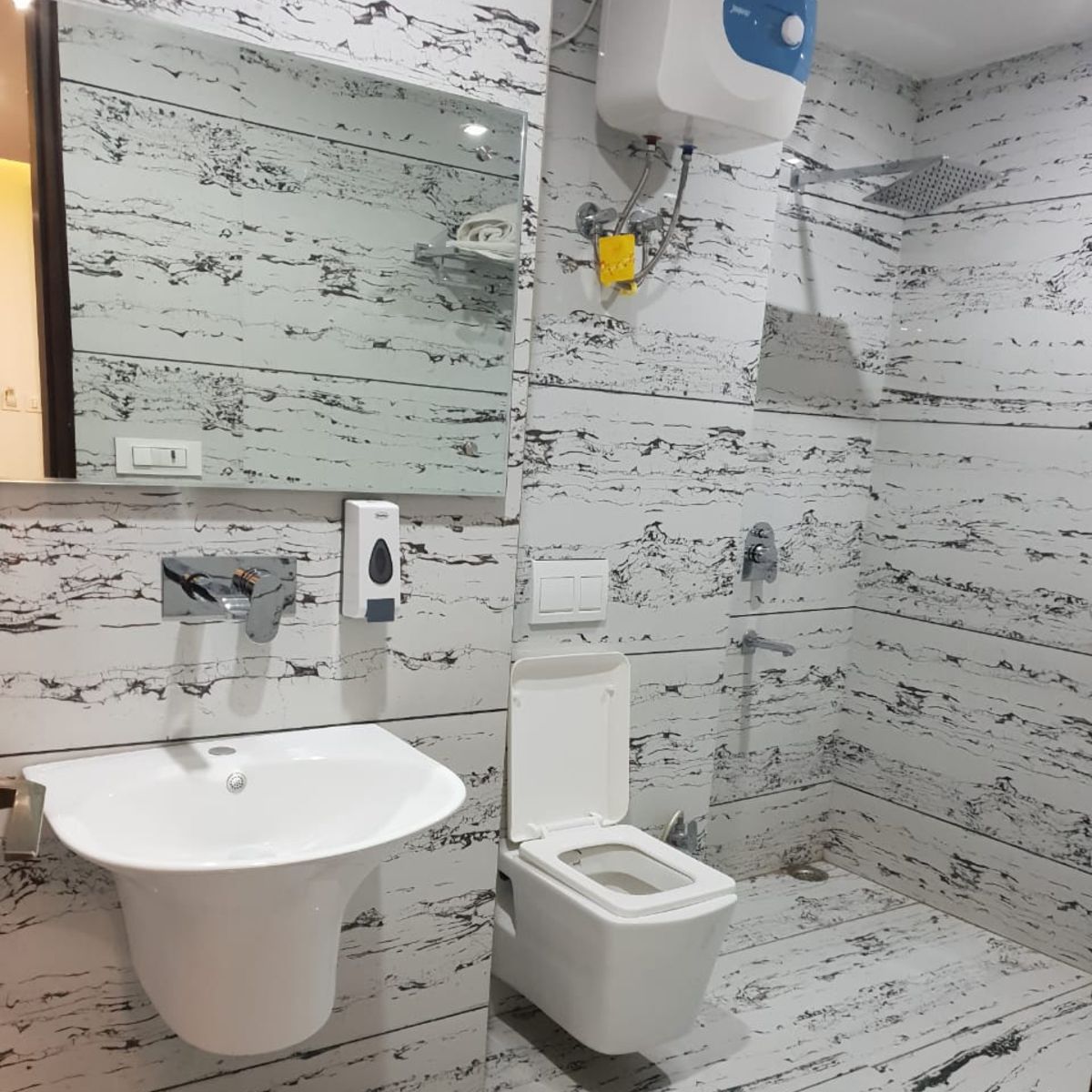 Hotel Posh - Tap to explore photos